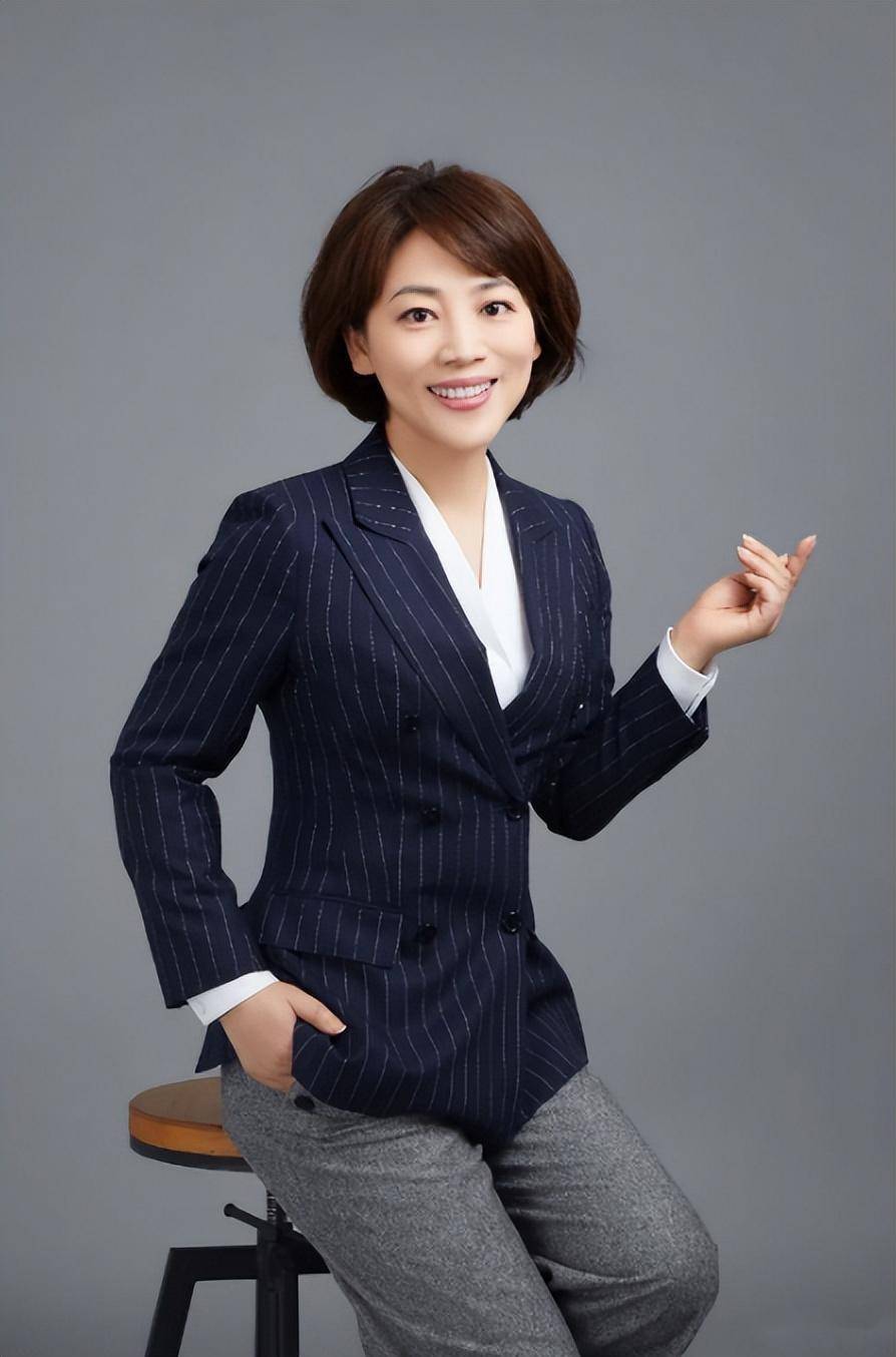 劳春燕:婚后和丈夫分居16年,孕期还在主持节目,她过得幸福吗?