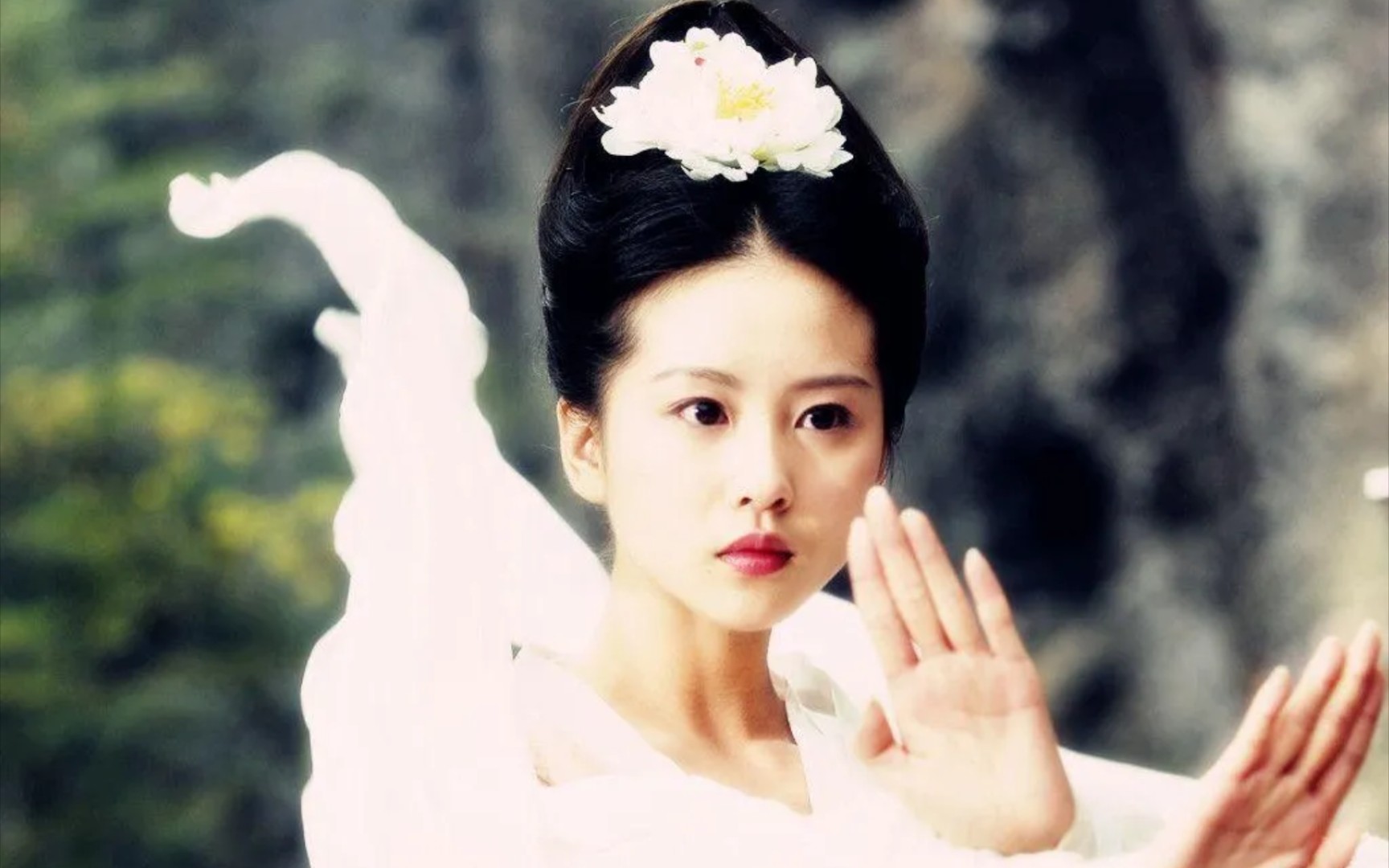 刘诗诗古装侠女空中起飞时好灵动