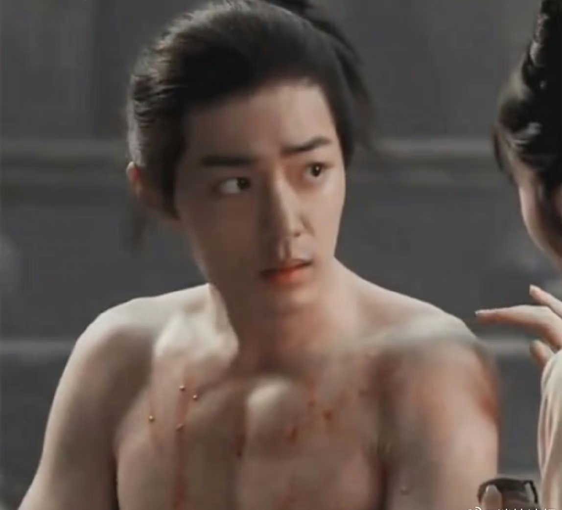 肖战怎么越来越见外了,现在的沐浴都穿着衣服了[左捂脸][左捂脸]以前