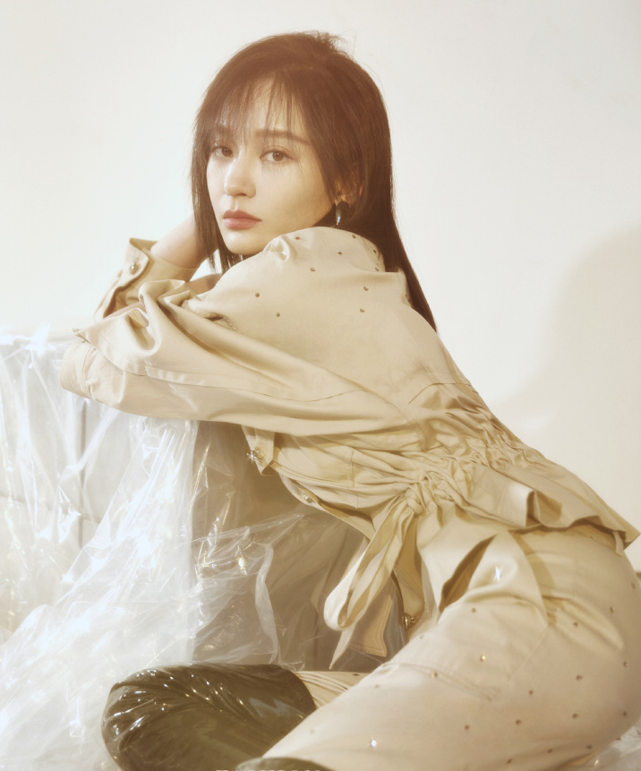 施诗像花一样美丽,盛开在清风里,安静如斯,优雅如是.