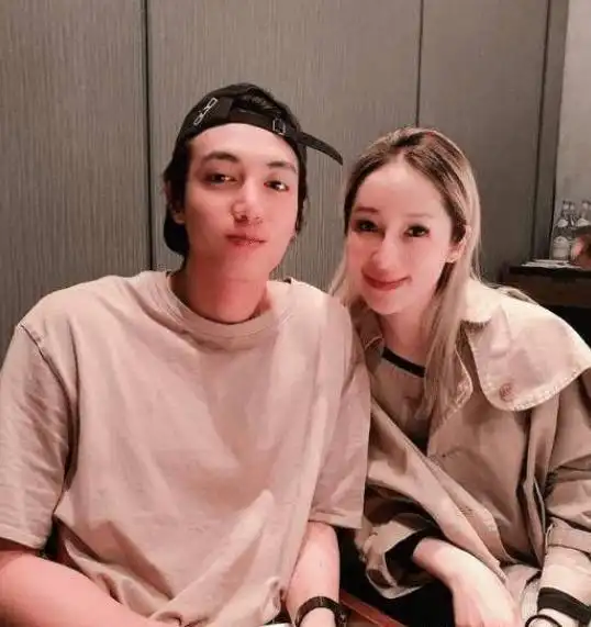 她积极奔走于各大机构之间,全力以赴为男友的出道之路铺设坚实的基石.