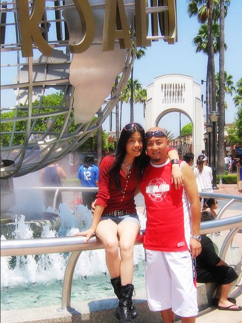 周晓鸥爱江山更爱美人 曝太太曾是选美冠军(图)