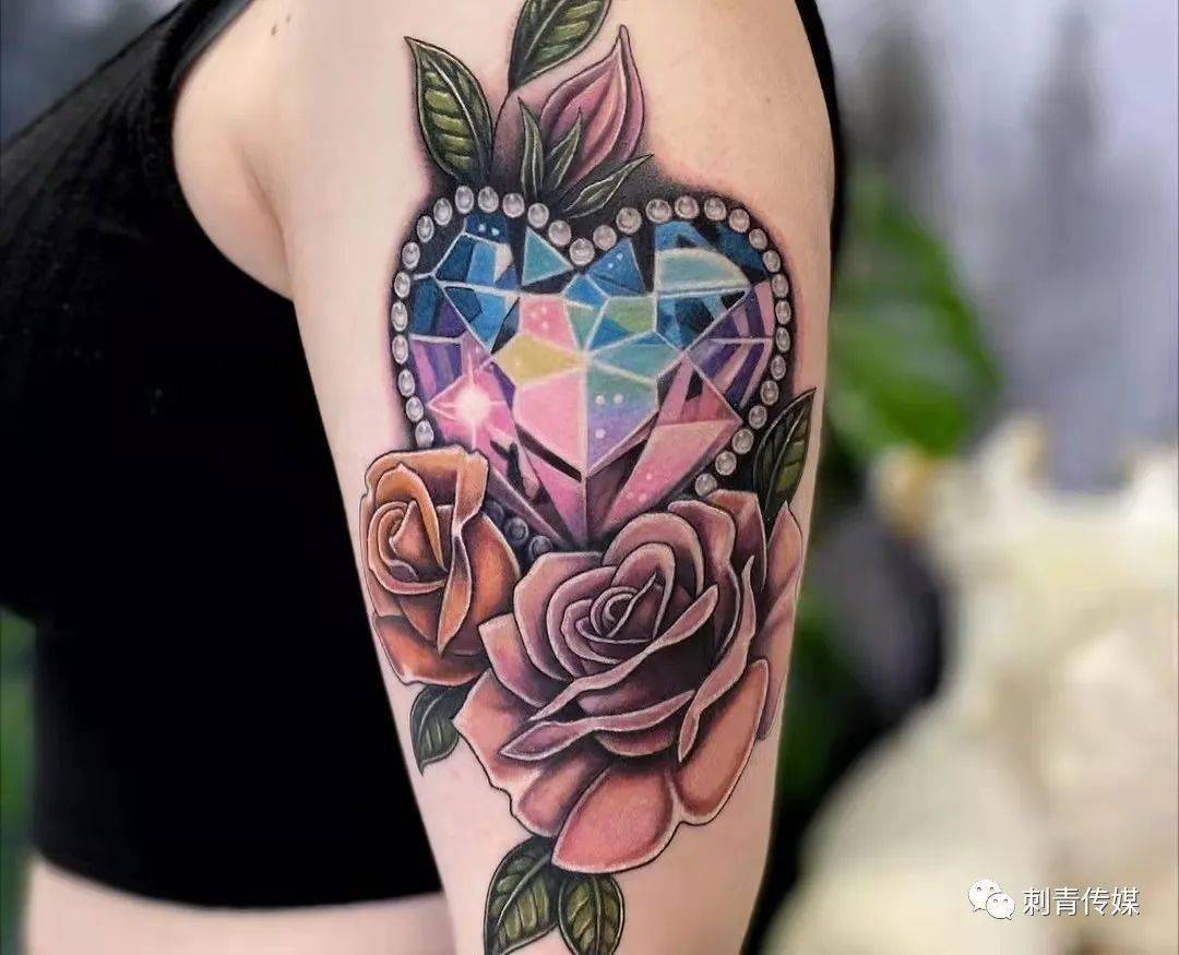 闪闪发光的钻石纹身