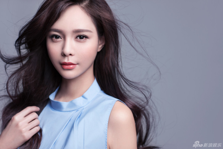 沈梦辰封面大片优雅知性 尽显醇美女人味