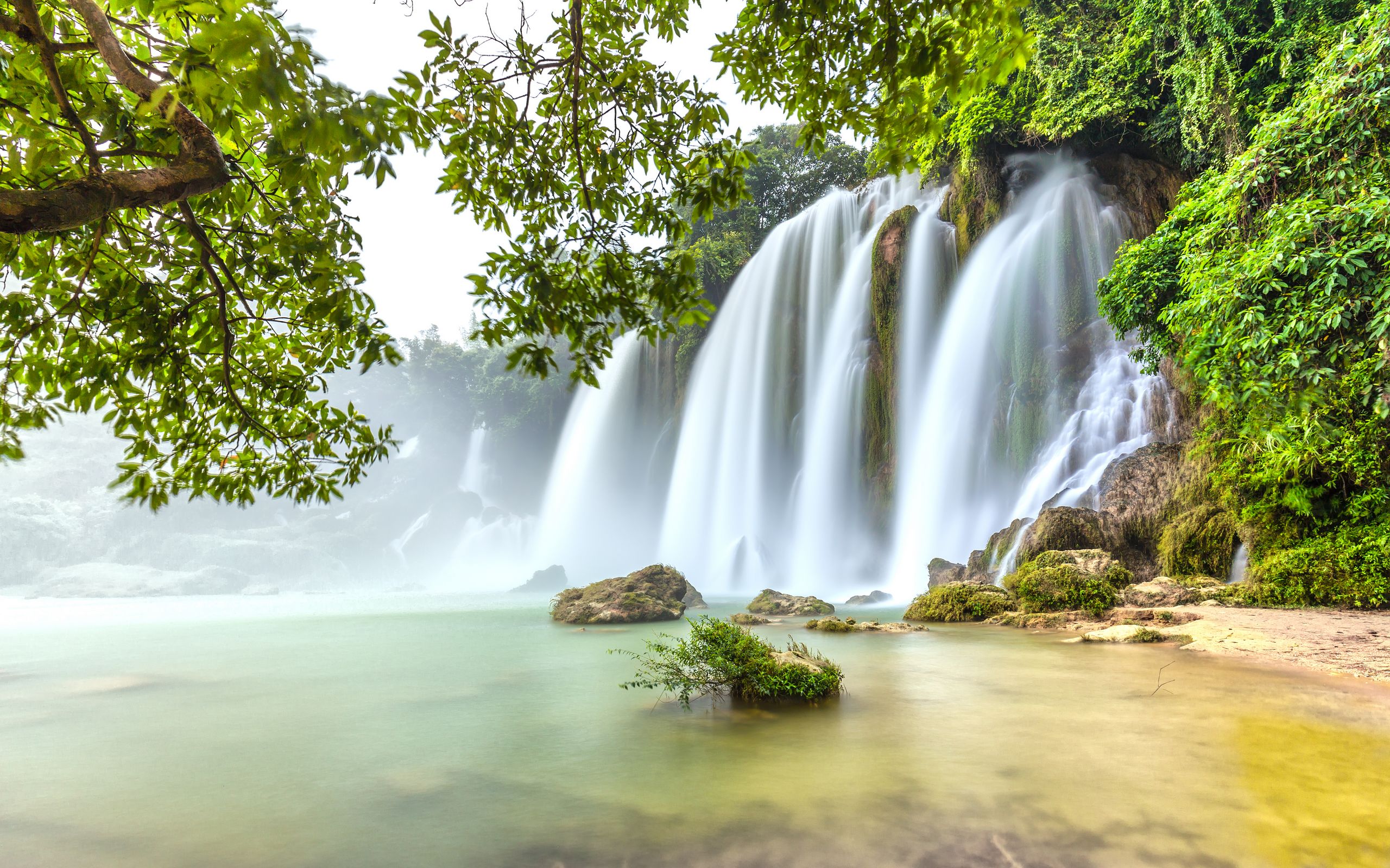 精选雄伟壮观的瀑布图片电脑桌面壁纸