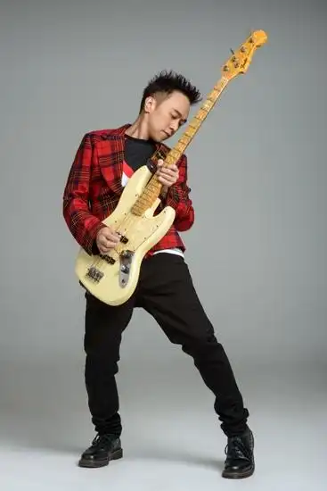 废墟乐队:当代中国最有代表性的摇滚乐队之一,以迷幻摇滚的基调为大家