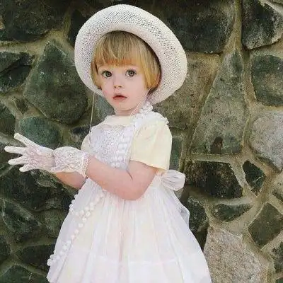 超萌外国小女孩搞怪萌头像