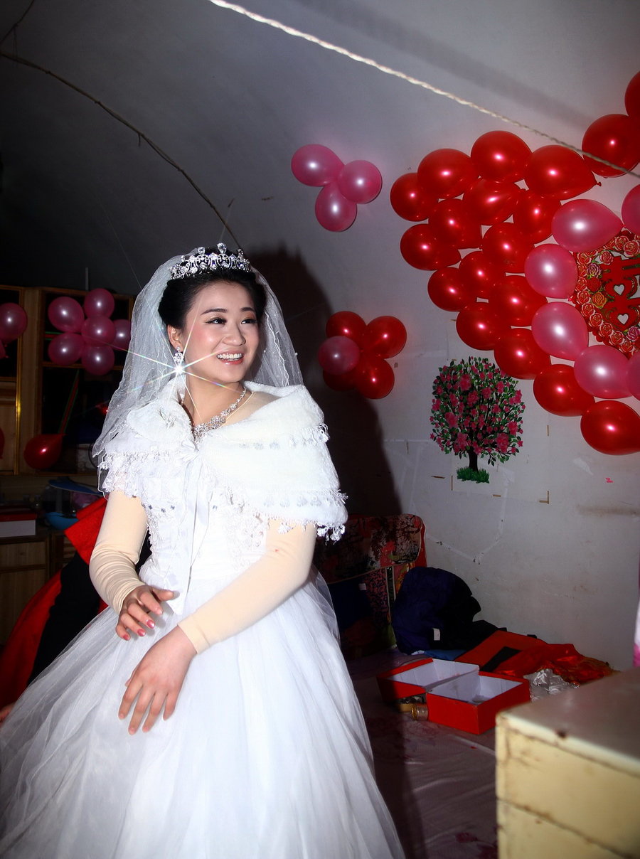 窑洞里的待嫁新娘