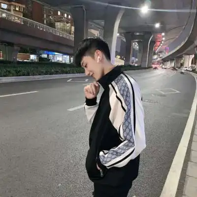 阳光干净男生侧面头像 暖男帅气侧面图片 - 男生头像 - 潮人个性网