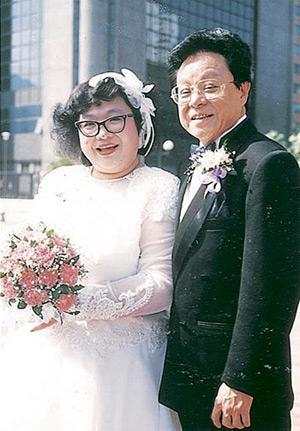 沈殿霞被丈夫抛弃患病去世, 可怜女儿一人成长, 今成了这般模样!