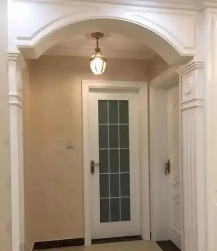 过道做了一个石门套,彰显出高贵华丽,而且很大气,尤其是石门套上的