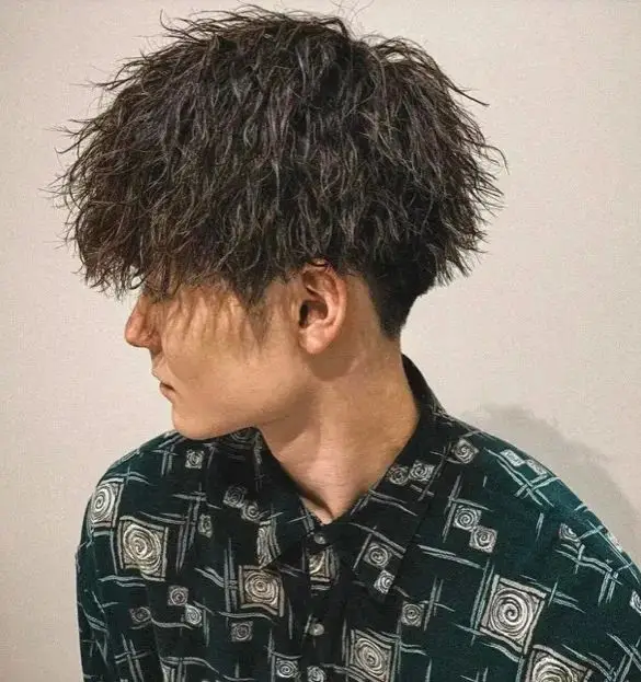 4-7cm脸型:圆脸,方脸,瓜子脸,椭圆型脸造型品:发泥,发蜡,干胶烫发方式