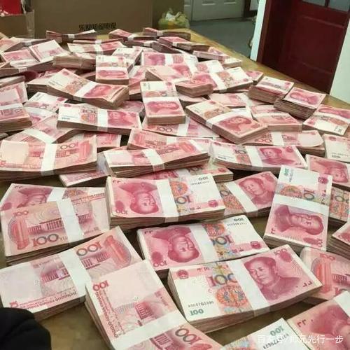 在地上放满一百元一张的人民币,马云会不会一张一张的捡起来