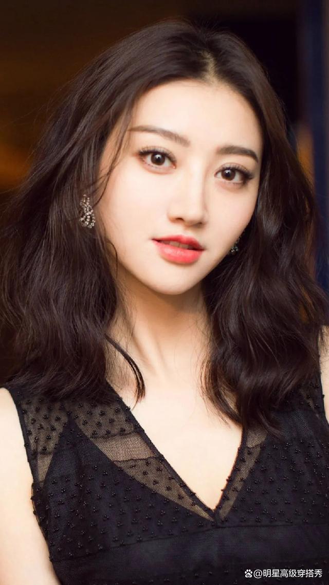 景甜身材太惊艳!曝光照片引网友热议,张继科看了会不会心疼?