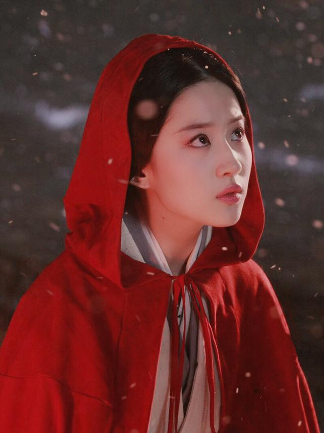 刘亦菲《铜雀台》灵雎,红衣如血白衣似雪,楚楚可人却藏硬骨