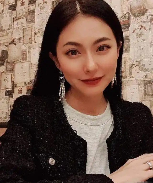 奇怪,早点店出身的郭碧婷身上那股淡定感,到底哪儿来的?