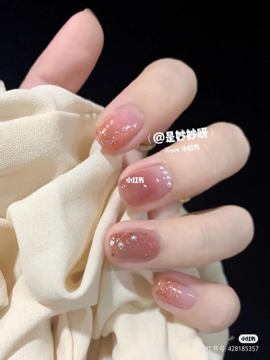 小红书上的指甲,越看越喜欢,可惜我的手有点黑