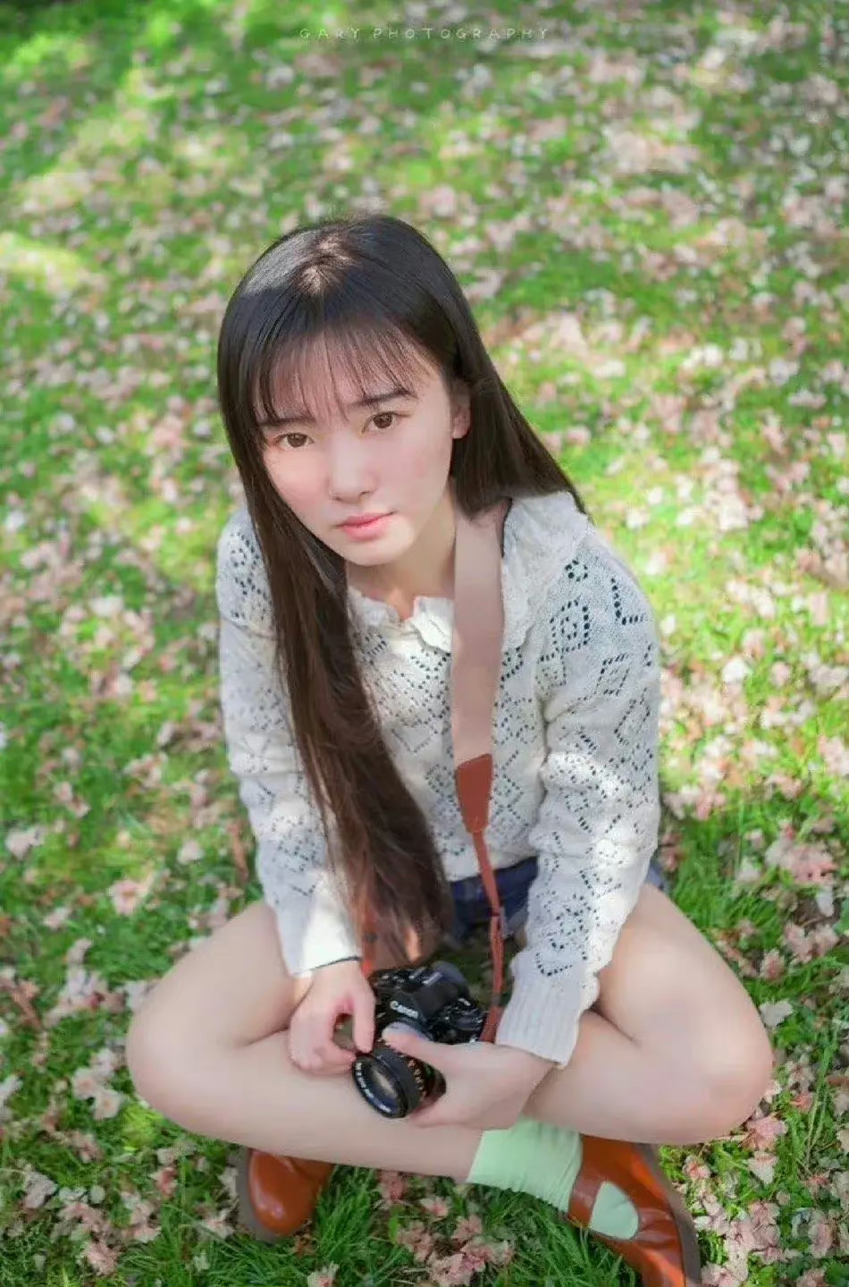 鞠婧祎出道前的照片～ 算是普通人里面的美女,现在则更漂亮了 鞠婧祎