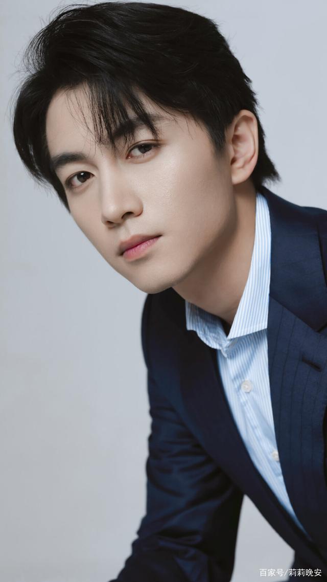 陈晓:外貌俊朗帅气,演技出众,笑起来还那么好看!