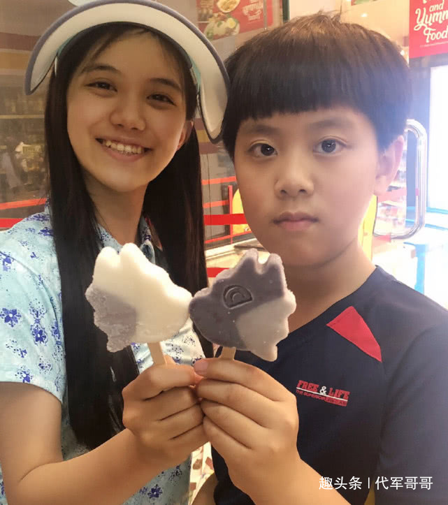 她是00后童星,年仅14岁长出初恋脸,弟弟的颜值却比她还要高_刘宸希