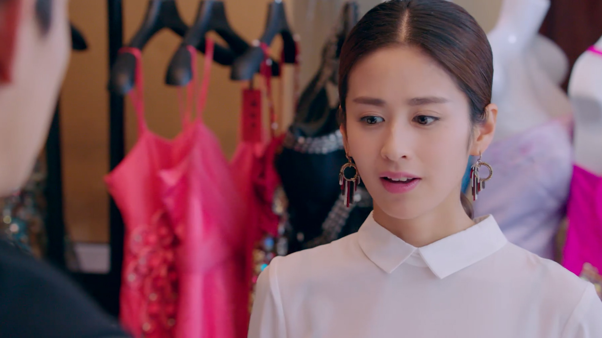 一粒红尘:分手多年的情侣再次相聚,二人还会擦出火花吗-影视综视频