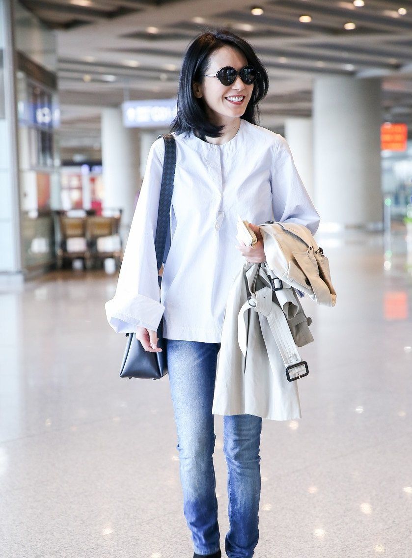 俞飞鸿机场照,网友:常服穿着更美,朴实大气_高清图集_新浪网