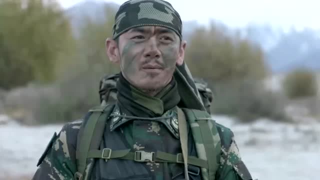 雪域雄鹰莫军来看乔二,他把雪山之鹰送给了乔二,转身离开了