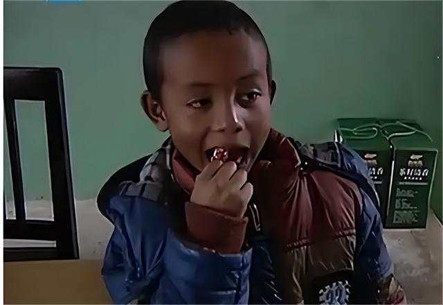 12年前,浙江农村盛奶奶收养的黑人小男孩,如今为啥非要考浙大