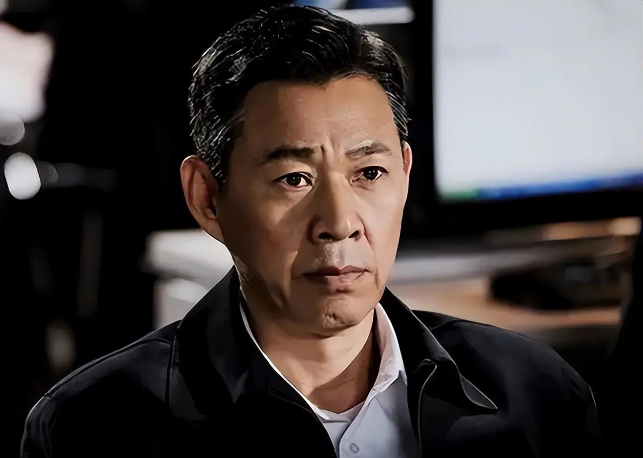 最根本的原因在于他对儿子的冷漠,以及对待两任妻子的不同态度.