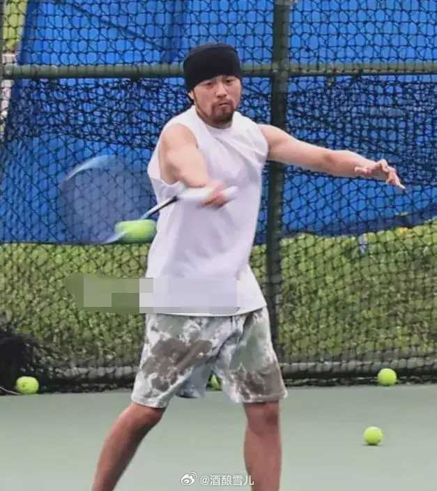 周杰伦婚后一度中年发福胖若两人,还被网友吐槽是"奶茶伦",估计大家都