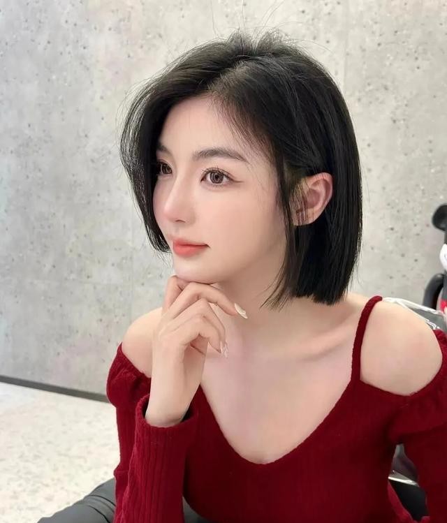 女生短发卷发发型有哪些(最火女士短发14款看着很心动)