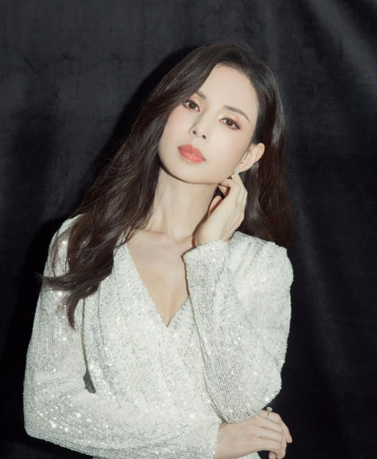 57岁仍单身小龙女李若彤发美照庆生终于说出未婚原因