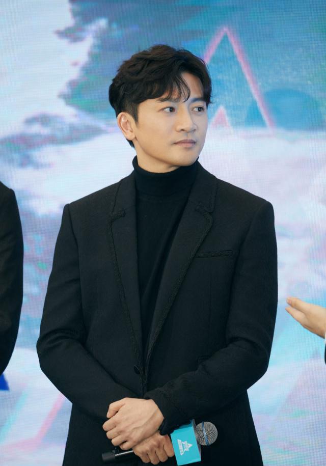 苏有朋这款新发型太有型,大叔变回乖乖虎,依旧阳光帅气!