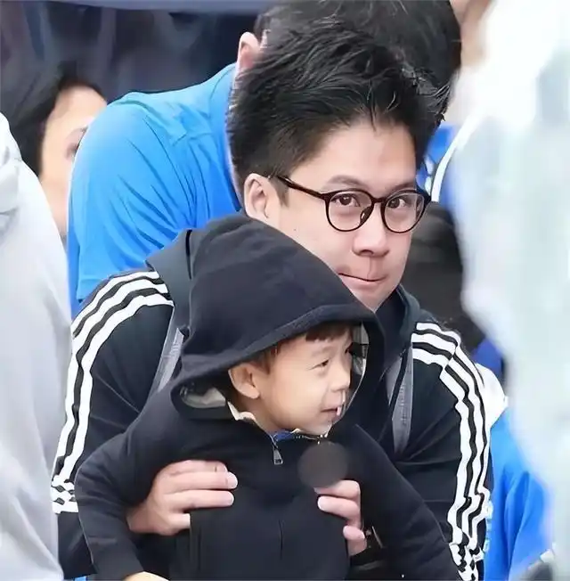 郭晶晶三个子女!儿子像霍英东,二女儿像朱玲玲,小女儿像爸爸