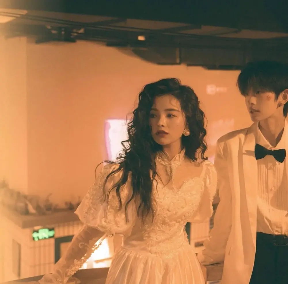 氛围感十足港风系情侣头像