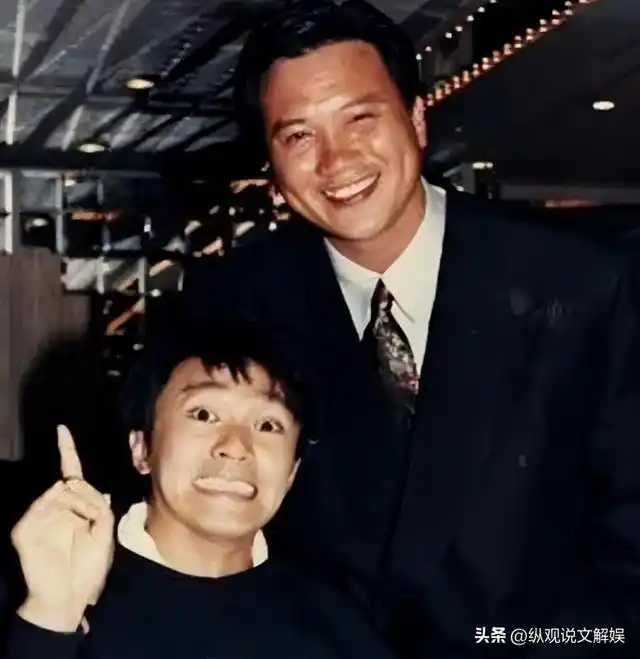 闹大了!66岁的影帝万梓良,街头"卖丑"夜店狂欢羞辱人下跪