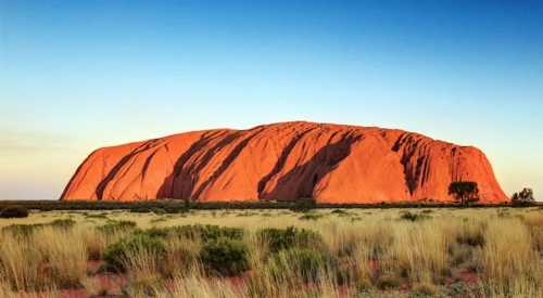 在乌鲁鲁卡塔曲塔国家公园向世界心脏致敬