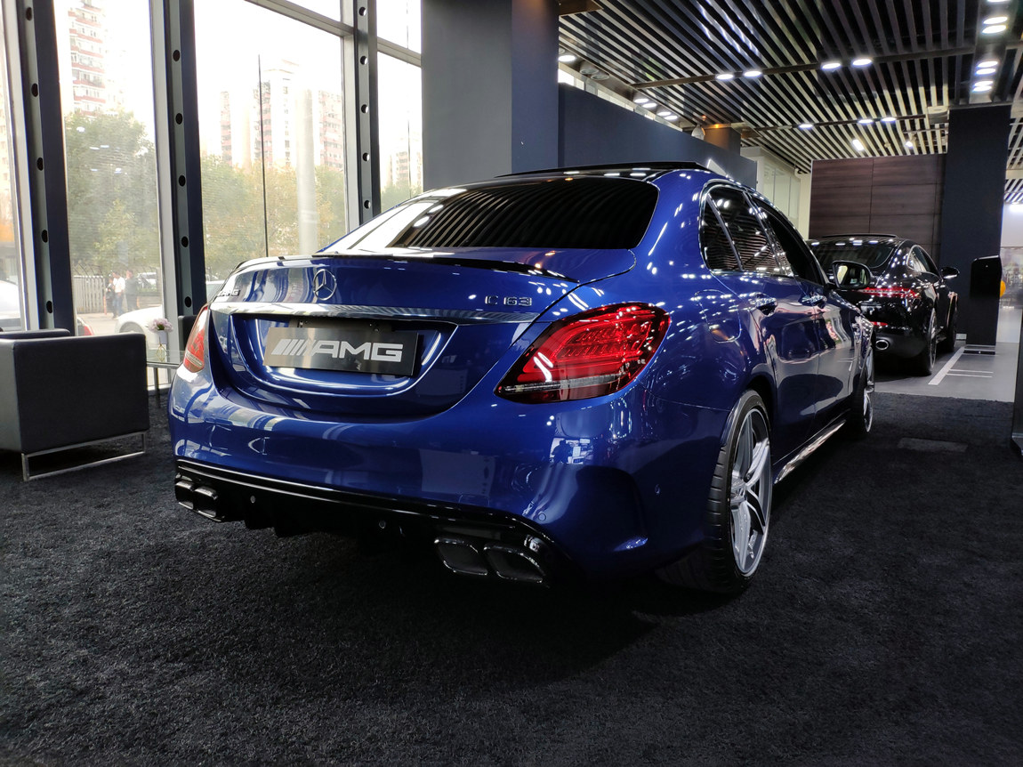 奔驰c63 amg 宝石蓝/黑内 现车优惠10万元