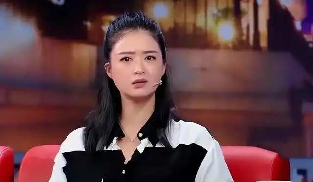 韩红说得没错,"敢怒敢言"的蒋欣,走上了一条独一无二人生道路