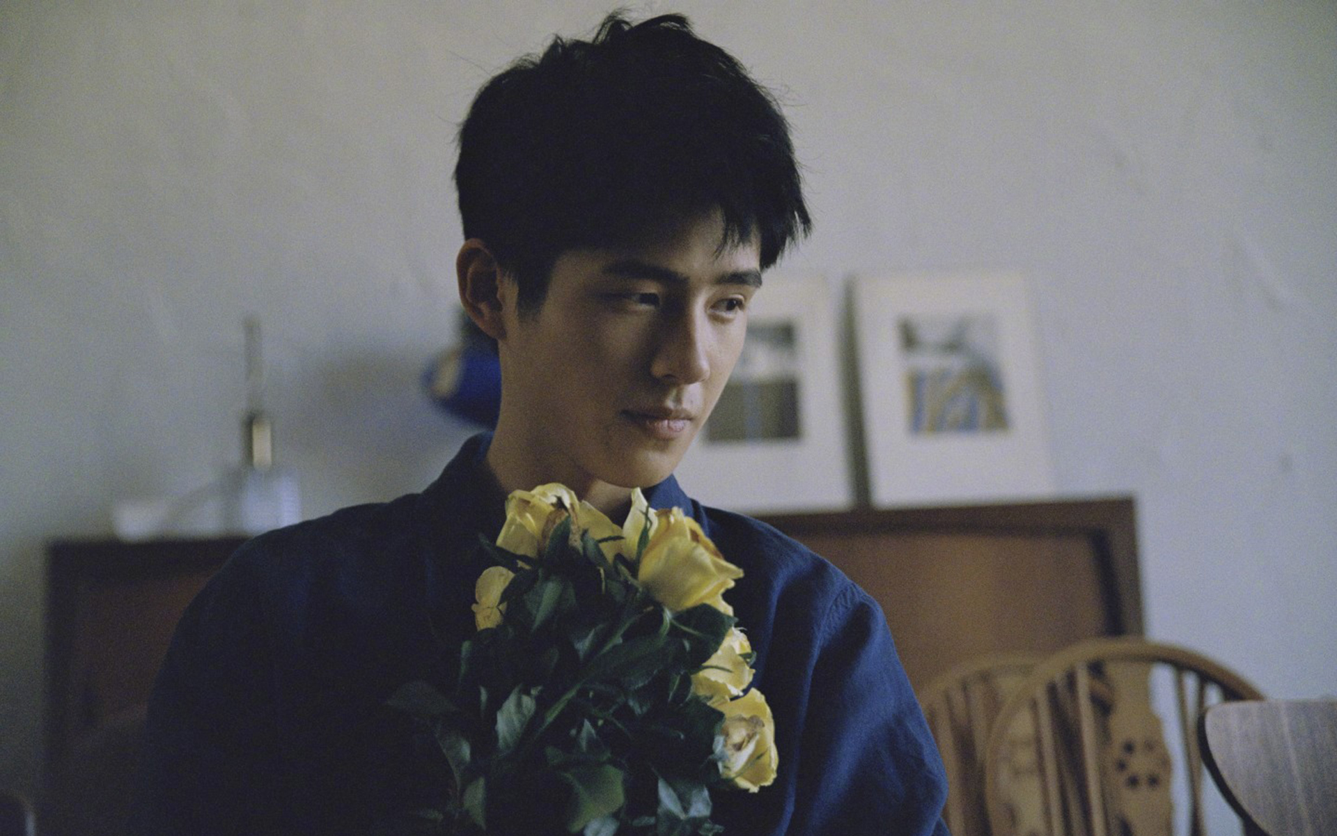 刘昊然帅气胶片风高清桌面壁纸