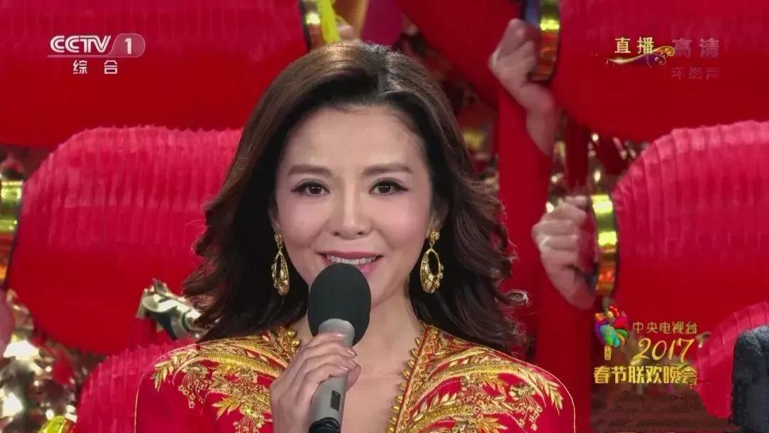 回顾央视一姐朱迅两次抗癌隐退又重生凭一己之力改写结局