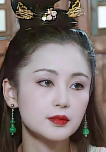 陈红年轻时的古装剧照,明眸皓齿肌肤如雪,自带主角光环天生贵气