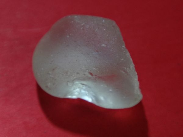 我捡到一个透明的石头不知是不是钻石原石