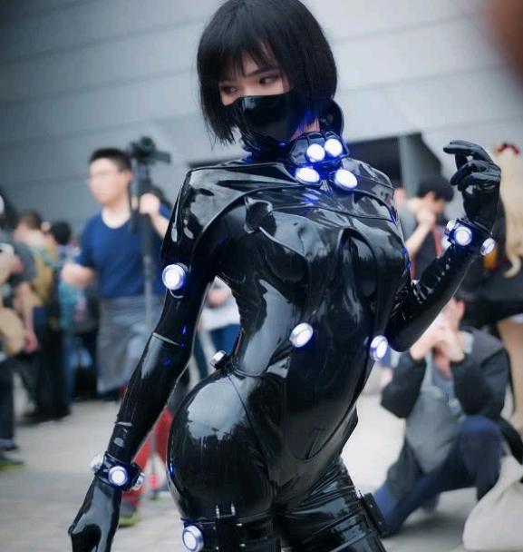 男生cos女角色还能有魔鬼身材女装大佬们的神操作厉害了