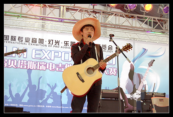 乐队以及历届获奖选手大可,刘伯辰,朱彬昂,吕美乐等在这里为大家奉