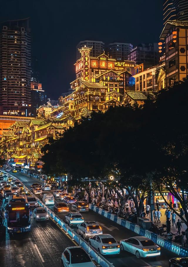 重庆洪崖洞丨一秒闯入宫崎骏的动漫世界