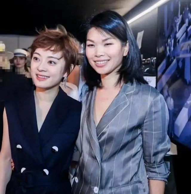 中国"最丑"超模吕燕,逆袭嫁入法国豪门,7岁混血儿子颜值超高