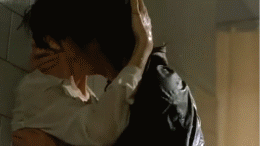 2005年,和叶璇在《天下第一》里,霍建华提议来个死前吻于是叶璇同意了