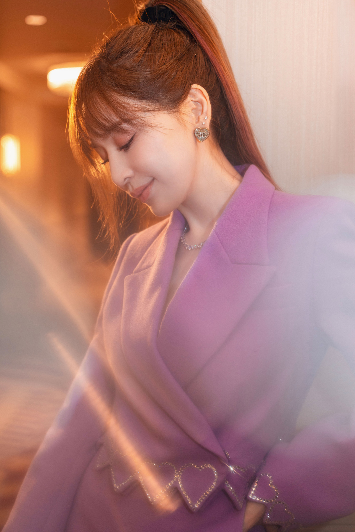 甜心教主王心凌最新光韵写真来袭 长长睫毛弯啊弯 尽显甜辣霸气