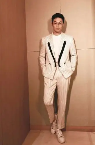 朱亚文穿西装自己在上面多画了几笔气质真好一点都不油腻